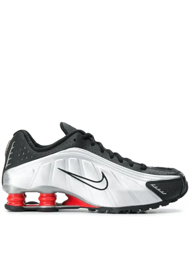 Nike Nike Shox R4 スニーカーの商品画像
