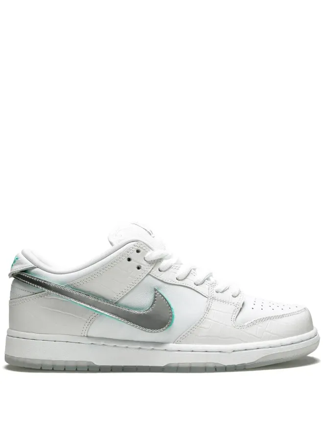 Nike Nike ダンク ロー プロ OG QS ホワイト スニーカーの商品画像