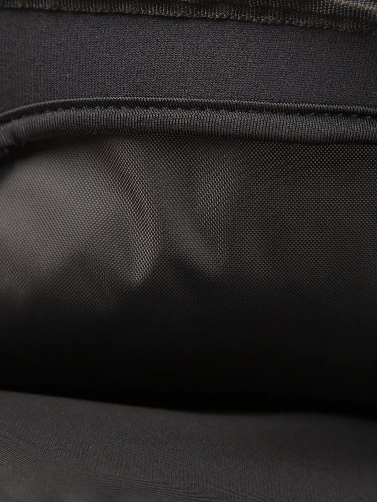 COUNTY OF MILAN ジップ付き iPad 2 ケース ブラック - 画像3