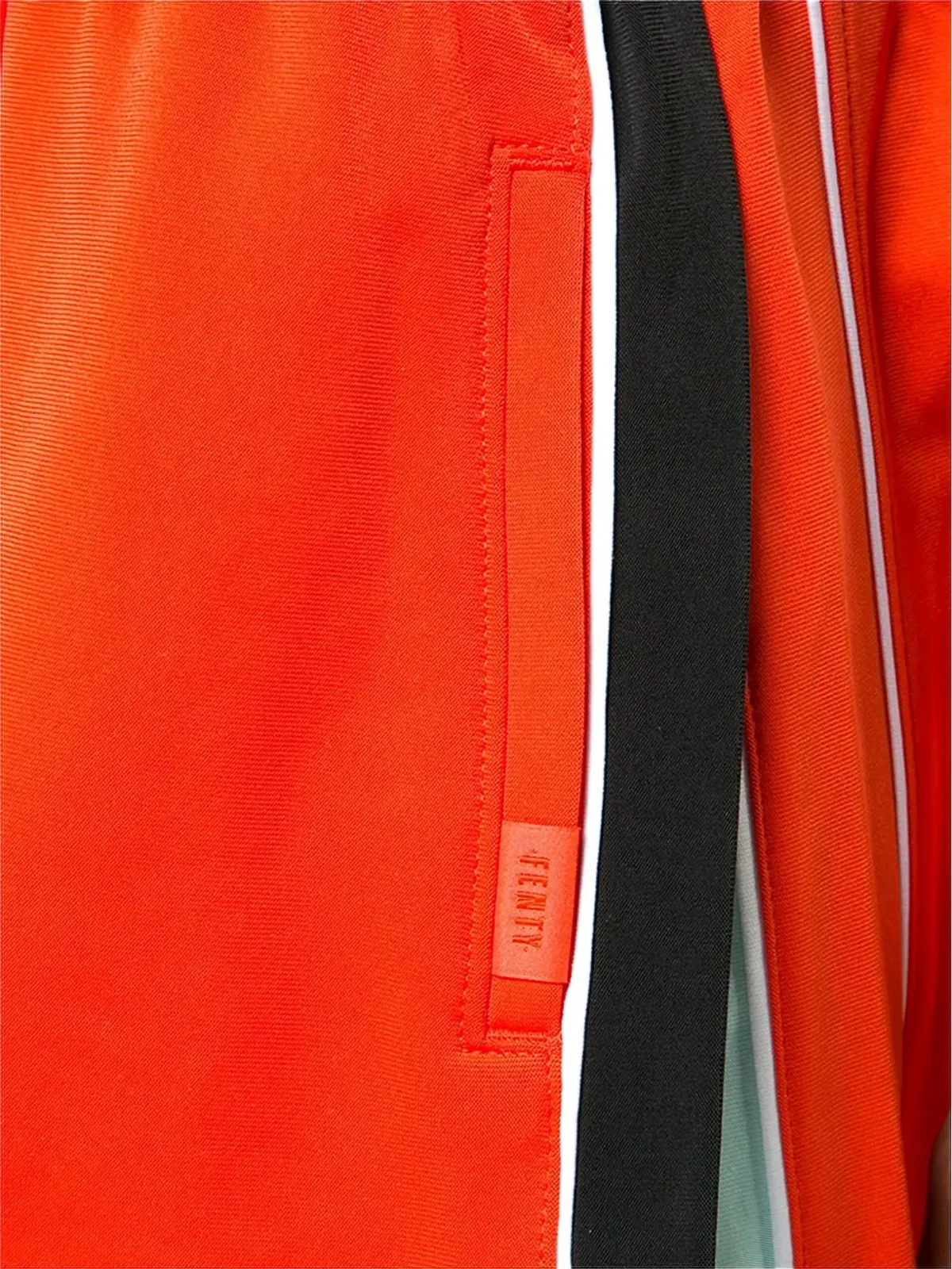 Fenty X Puma サイドスプリットショートパンツ - レッド - 画像2