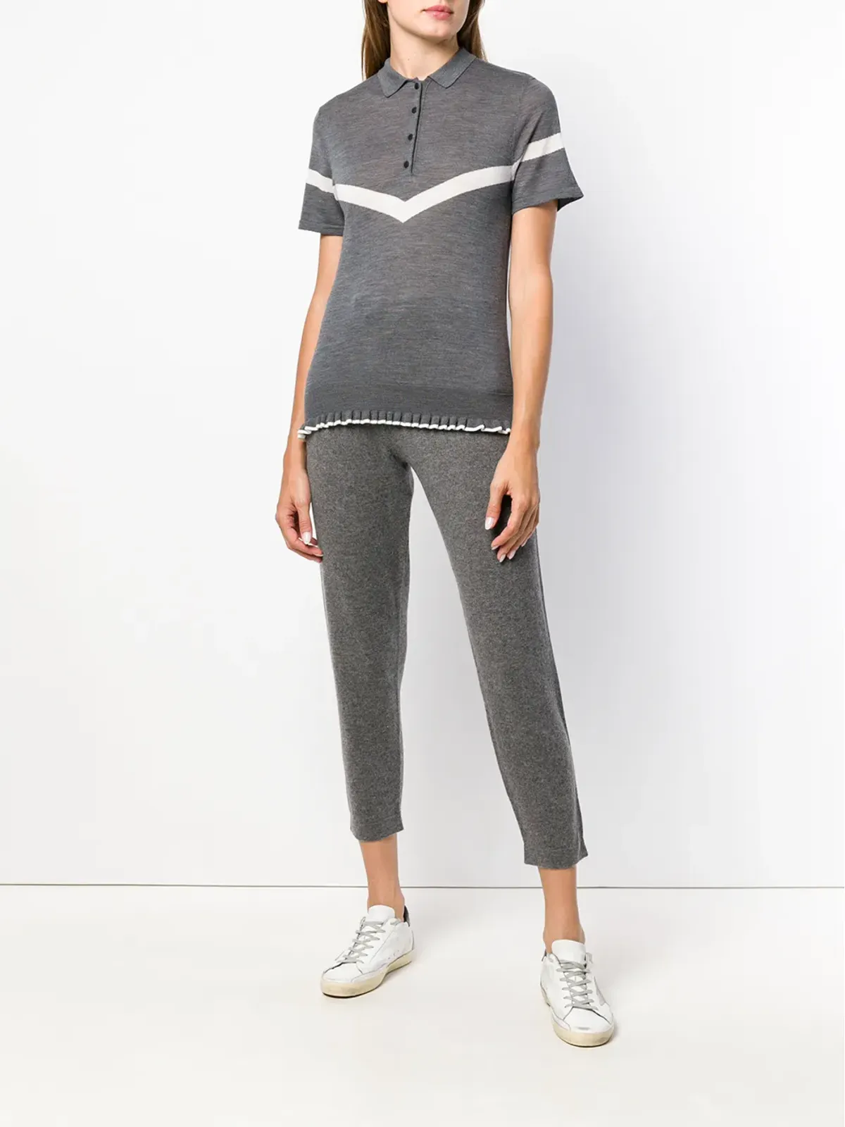 Cashmere In Love グレーのフリルトリミング付きニットポロシャツ - 画像2