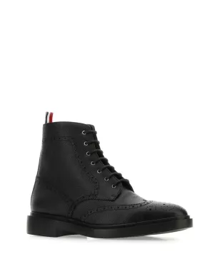 Thom Browne ウィングチップブローグブーツ（ブラック） - サムネイル2