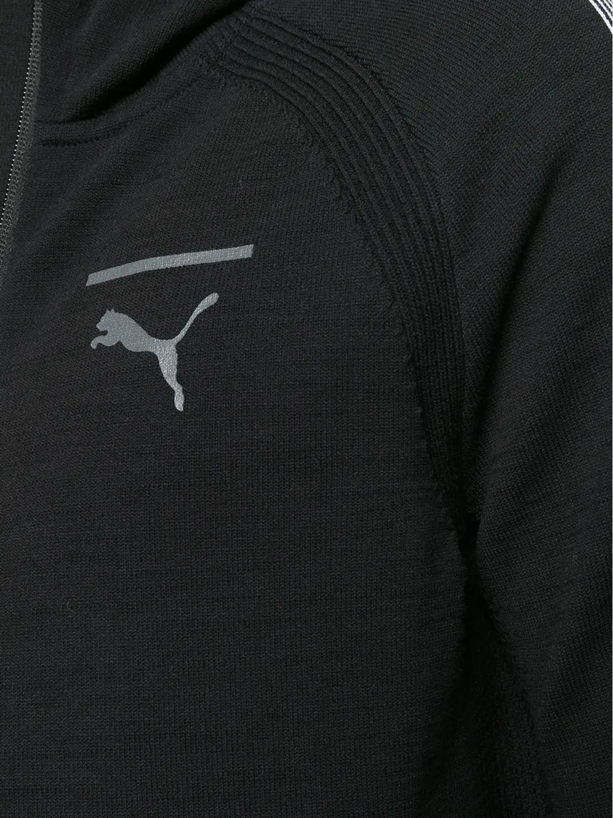 PUMA ブラックの軽量ジップフードパーカー - 画像5