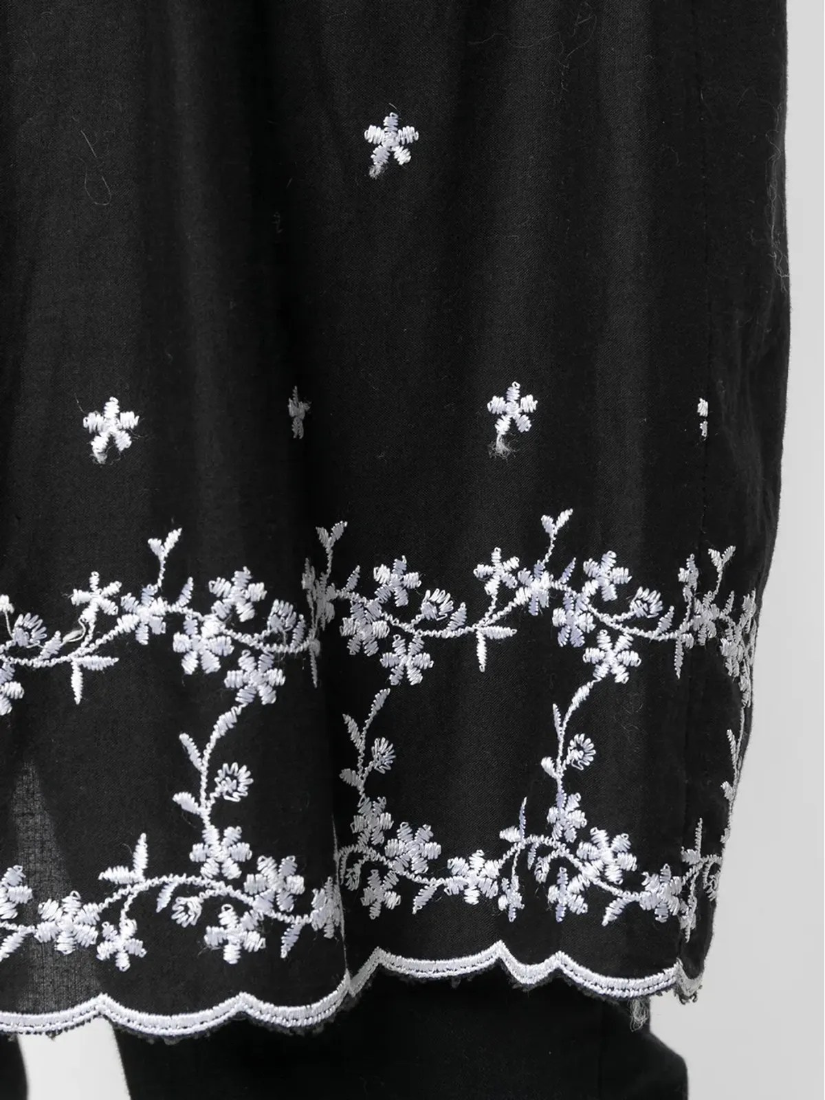 Comme Des Garçons Pre-Owned embroidered skirt over trousers - Black - 画像5