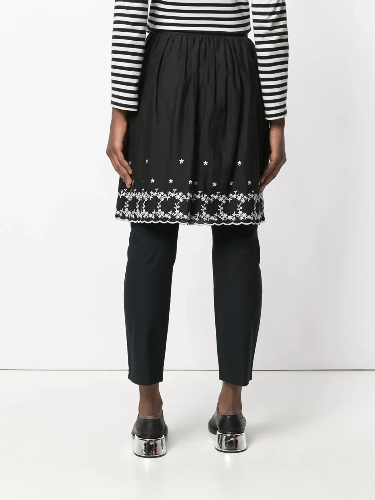 Comme Des Garçons Pre-Owned embroidered skirt over trousers - Black - 画像4