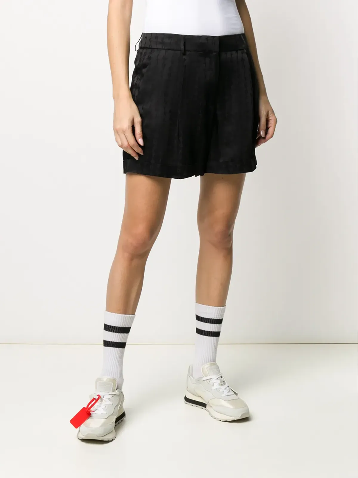 Off-White トーンオントーン ロゴショーツ - 画像3