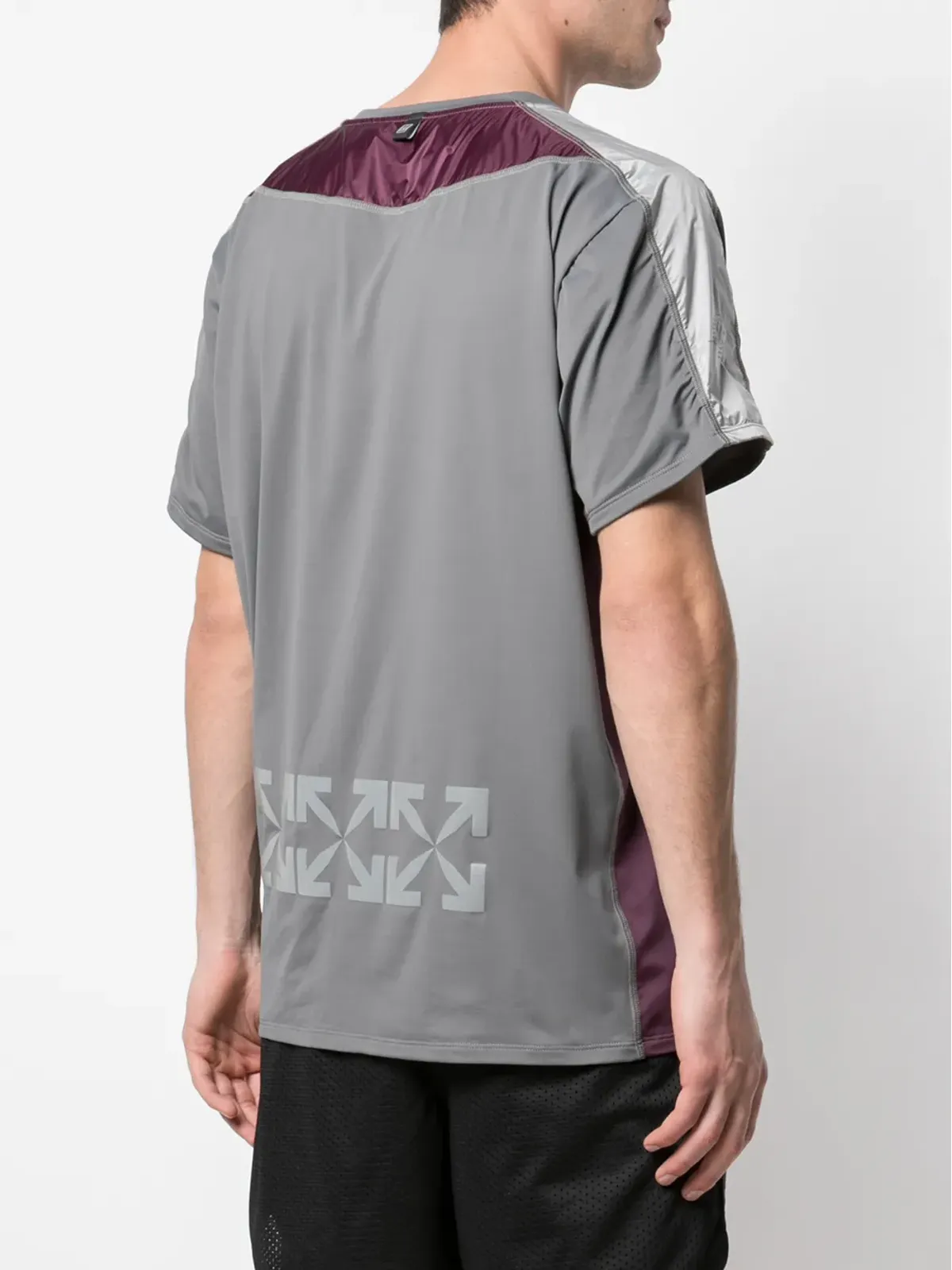 Off-White ポーチポケット付きTシャツ - 画像4