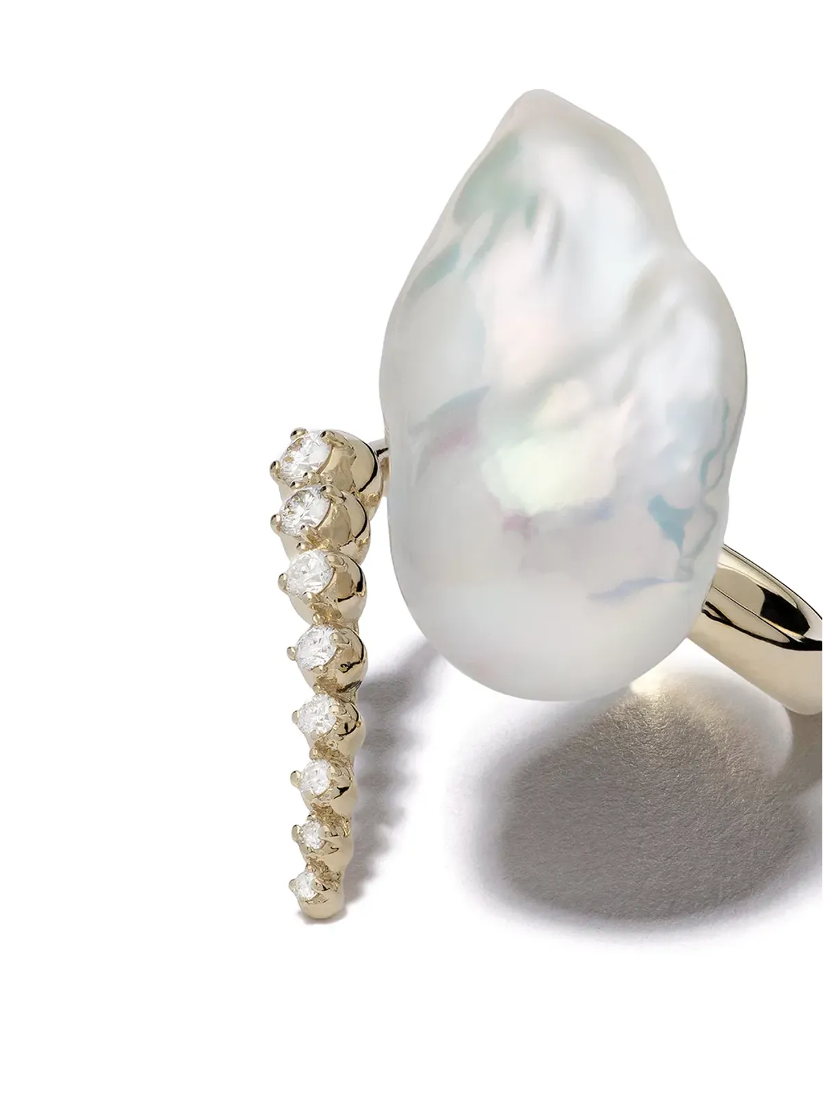 Mizuki 14kt イエローゴールド カーブド ダイヤモンドとパール リング - 画像3