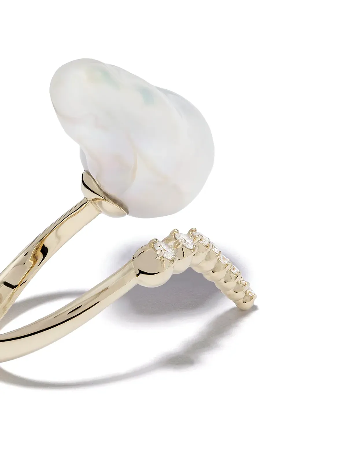 Mizuki 14kt イエローゴールド カーブド ダイヤモンドとパール リング - 画像4