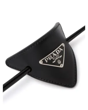 Prada トライアングルロゴ レザー ヘアクリップ ブラック - サムネイル2