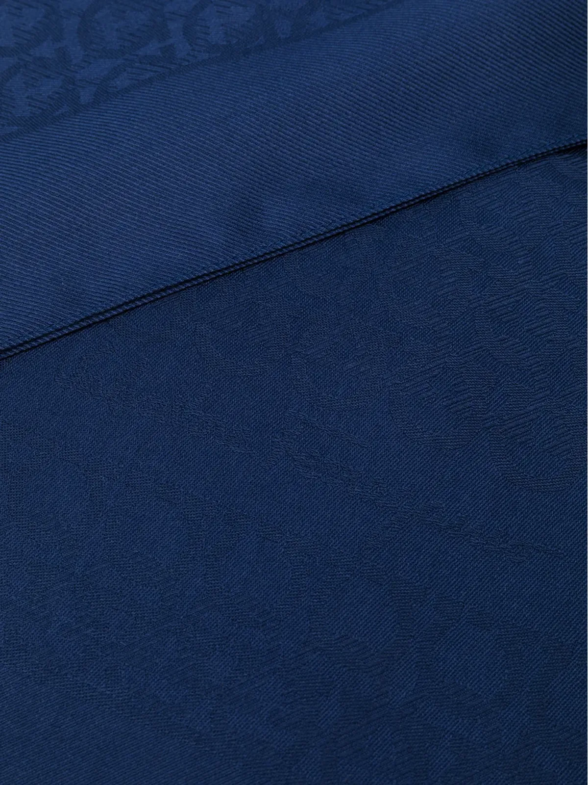 Ferragamo フリンジ付きモノグラム柄スカーフ（ブルー） - 画像3