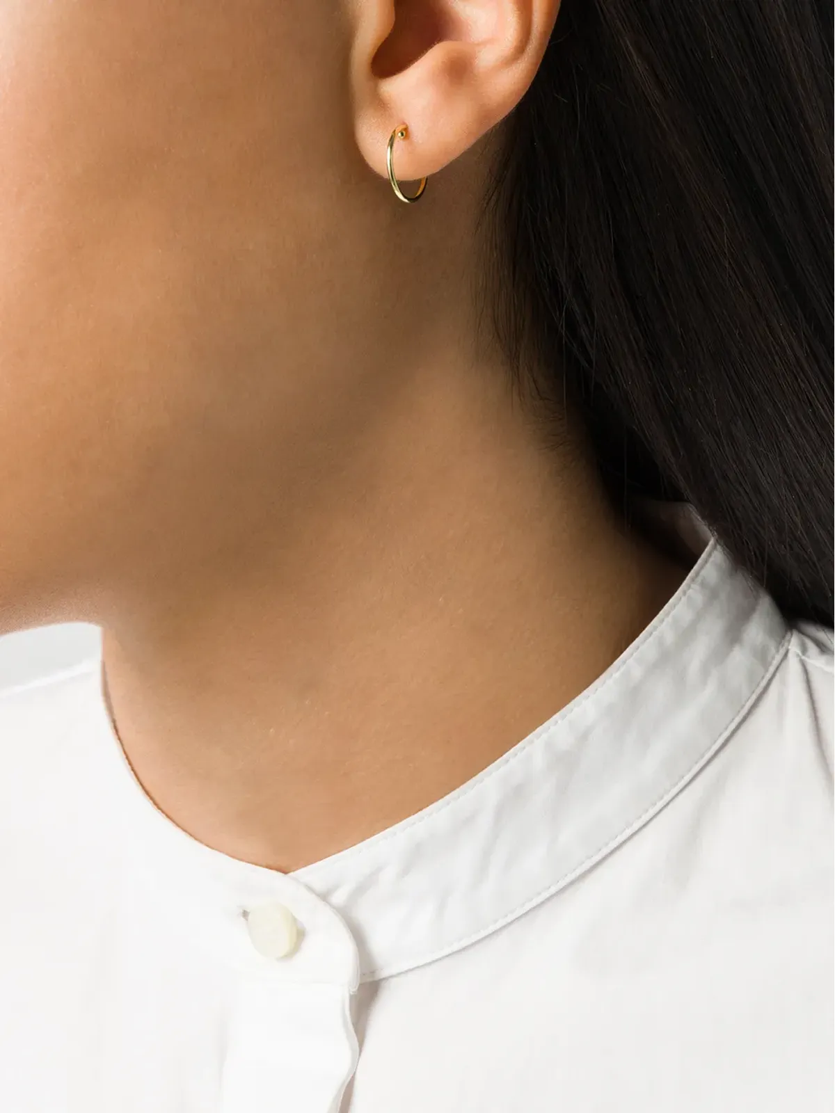 Wouters & Hendrix Gold 18Kゴールドの小さめフープピアス - 画像2