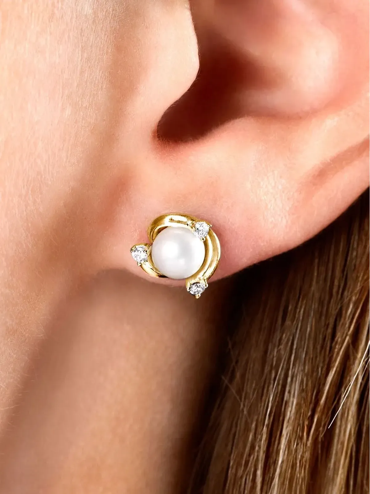 Yoko London 18K イエローゴールド トレンド 淡水真珠とダイヤモンドのピアス - 画像2