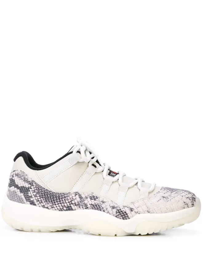 Jordan Jordan エア ジョーダン 11 レトロ ロー スネークスキン ライトボーン スニーカーの商品画像