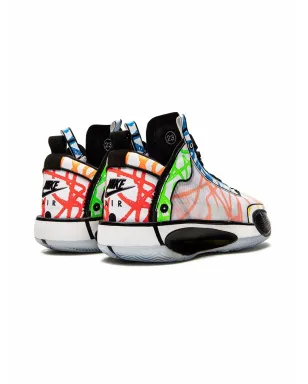 Jordan Kids エアジョーダン34 ザイオン・ウィリアムソン カラーリングブック スニーカー - サムネイル3