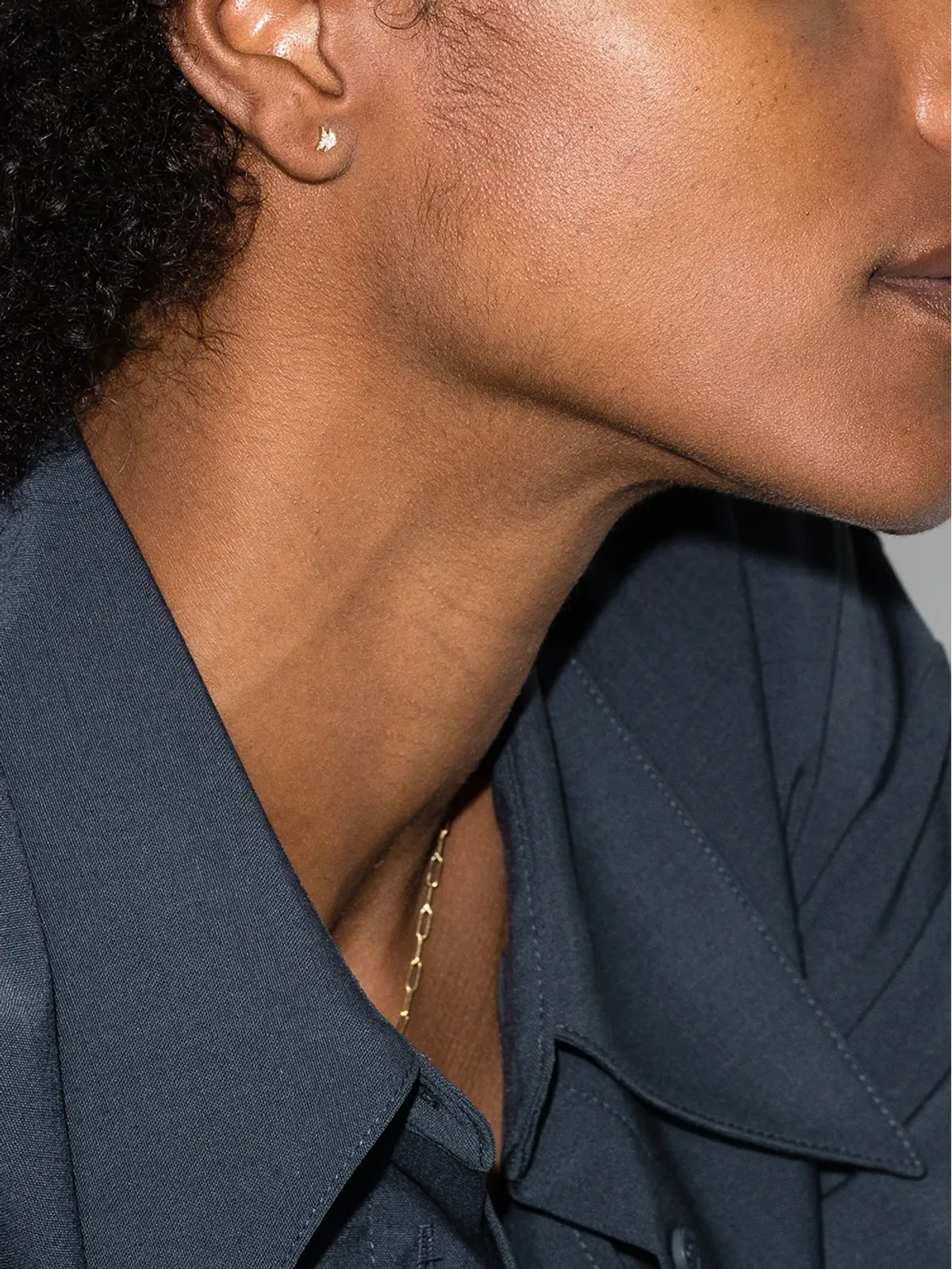Lizzie Mandler Fine Jewelry 18K イエローゴールド ダブルアロー ダイヤモンド イヤリング - 画像2