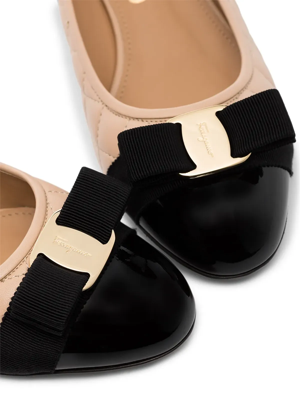 Ferragamo Vara Q キルテッドレザー パンプス - 画像2
