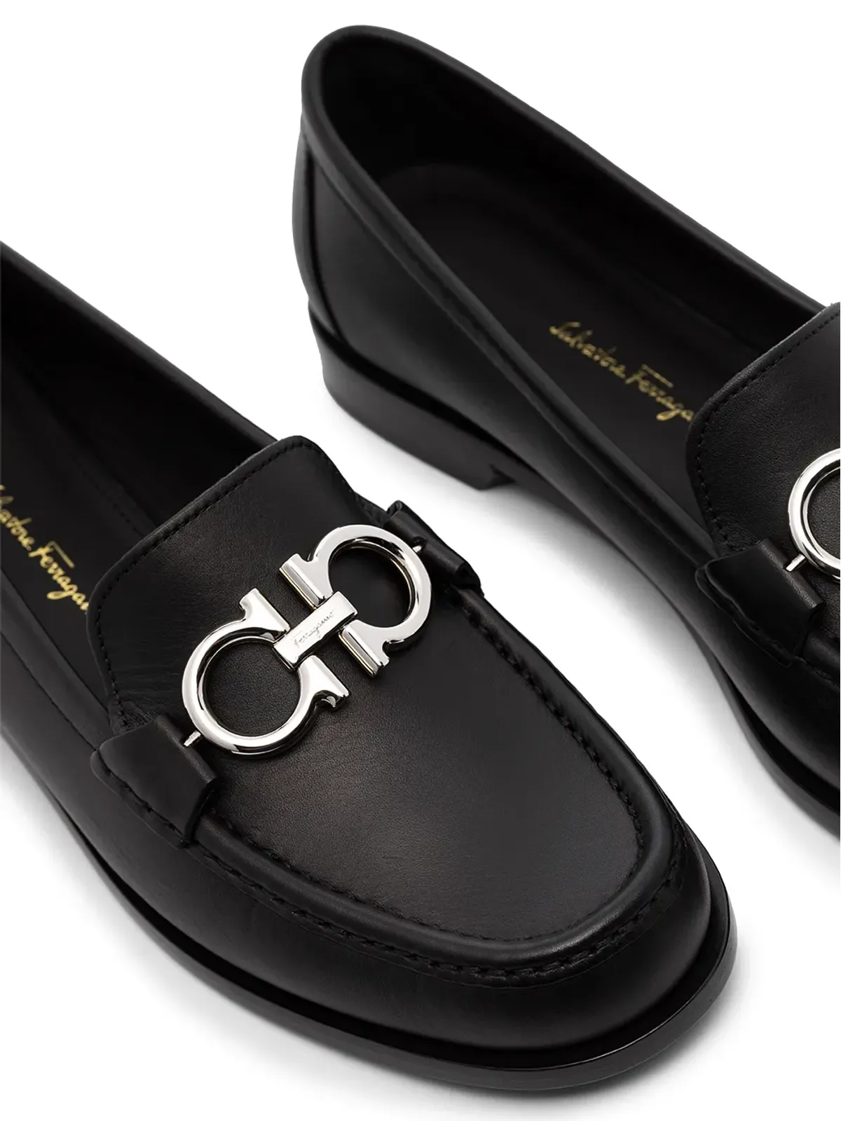 Ferragamo ガンチーニプレート ローヒール ローファー - ブラック - 画像2