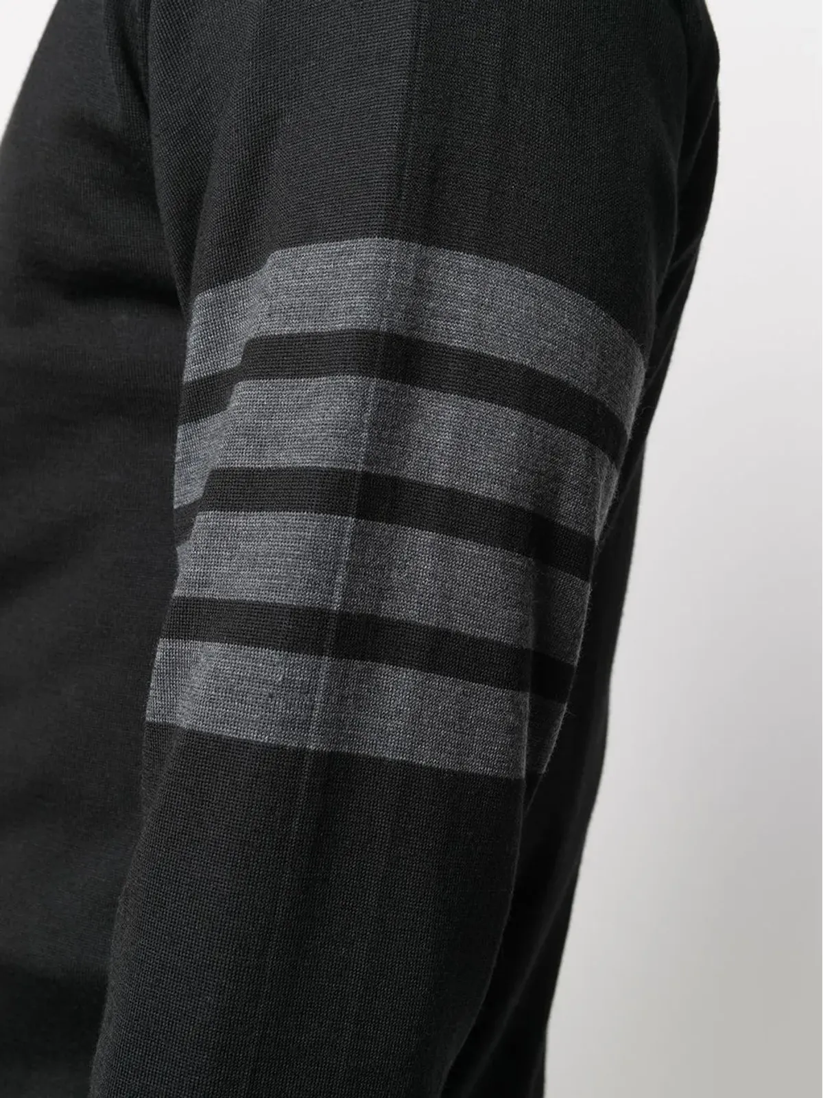 Thom Browne ブラック ファインメリノウール 4-Bar クラシック クルーネック プルオーバー - 画像5