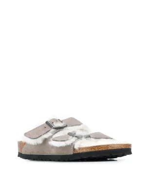 Birkenstock アリゾナ ツー・ストラップ シアリング サンダル - サムネイル2