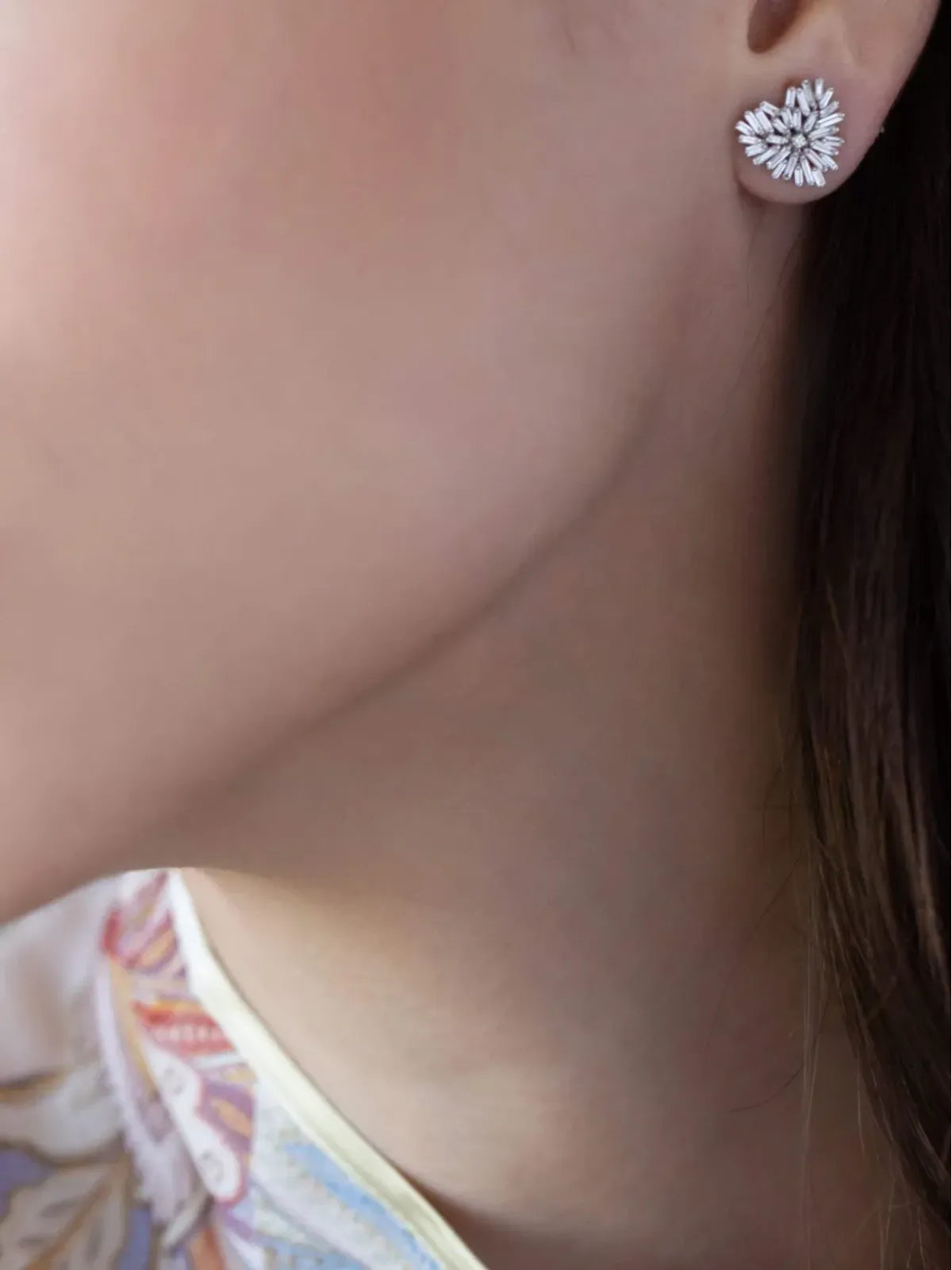 Suzanne Kalan 18Kホワイトゴールド 小さなハート ダイヤモンド ピアス - 画像2