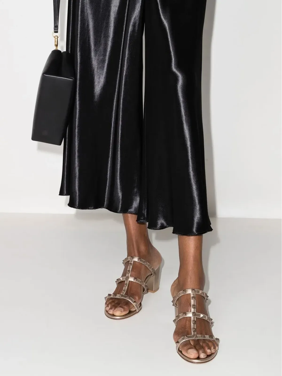 Valentino Garavani ロックスタッド メタリック サンダル - 画像3
