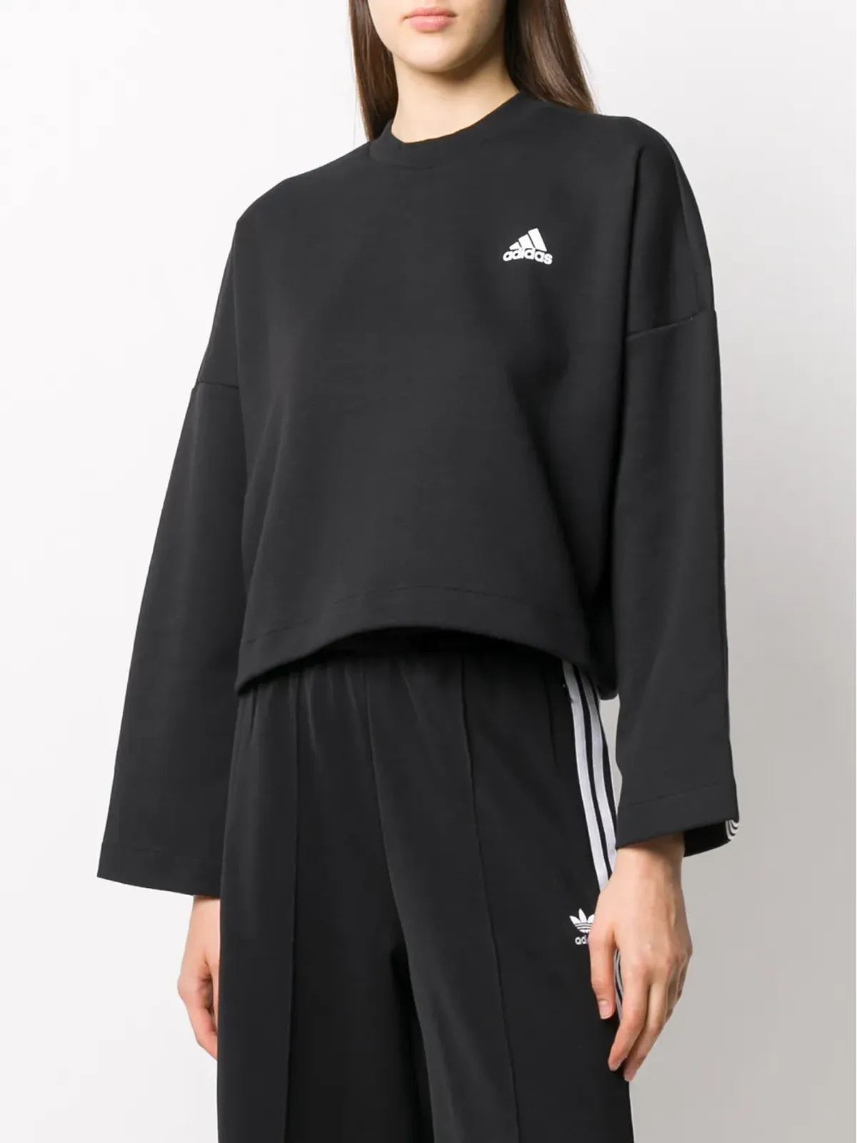 adidas 3ストライプ クロップドスウェットシャツ - 画像4