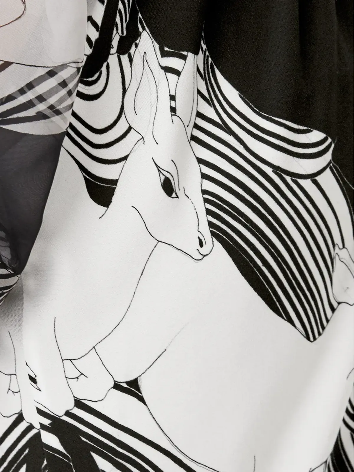 Burberry 抽象鹿プリントスカート - 画像5