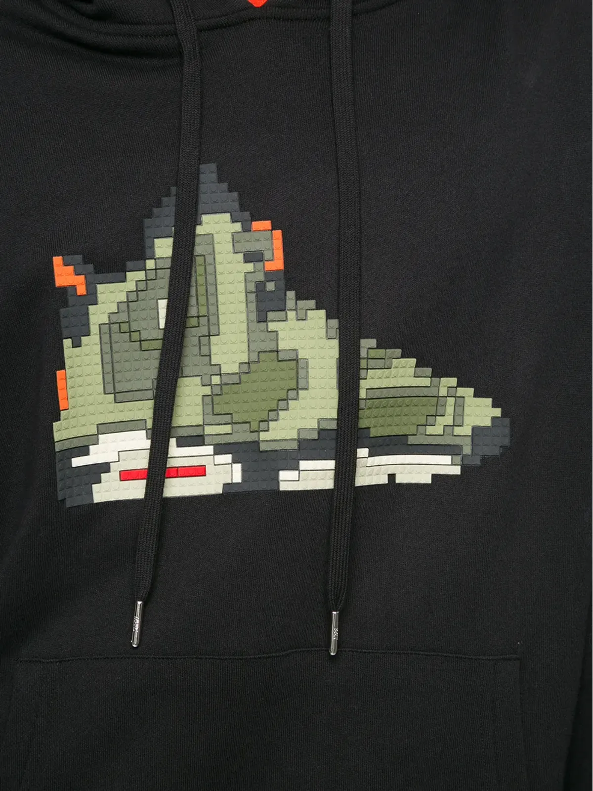 Mostly Heard Rarely Seen 8-Bit ブラック グラフィックスニーカー柄プリントTシャツ - 画像5