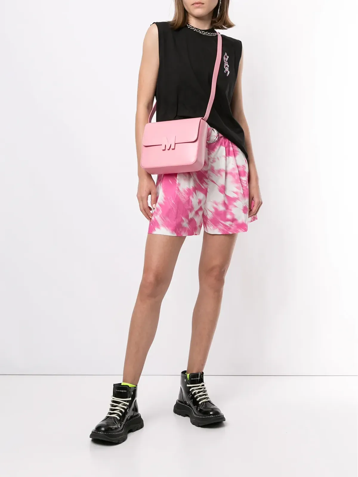 MSGM ピンクの絵画風プリント ベルト付きショートパンツ - 画像2