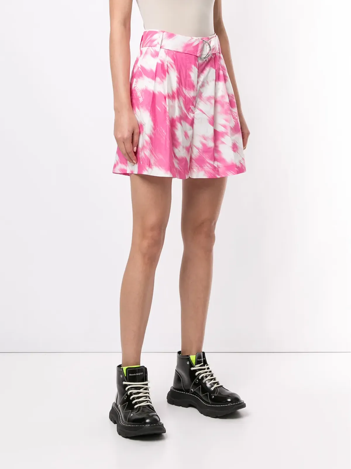 MSGM ピンクの絵画風プリント ベルト付きショートパンツ - 画像3