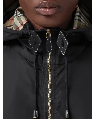 Burberry 軽量 ECONYL® フード付きジャケット - ブラック - サムネイル4