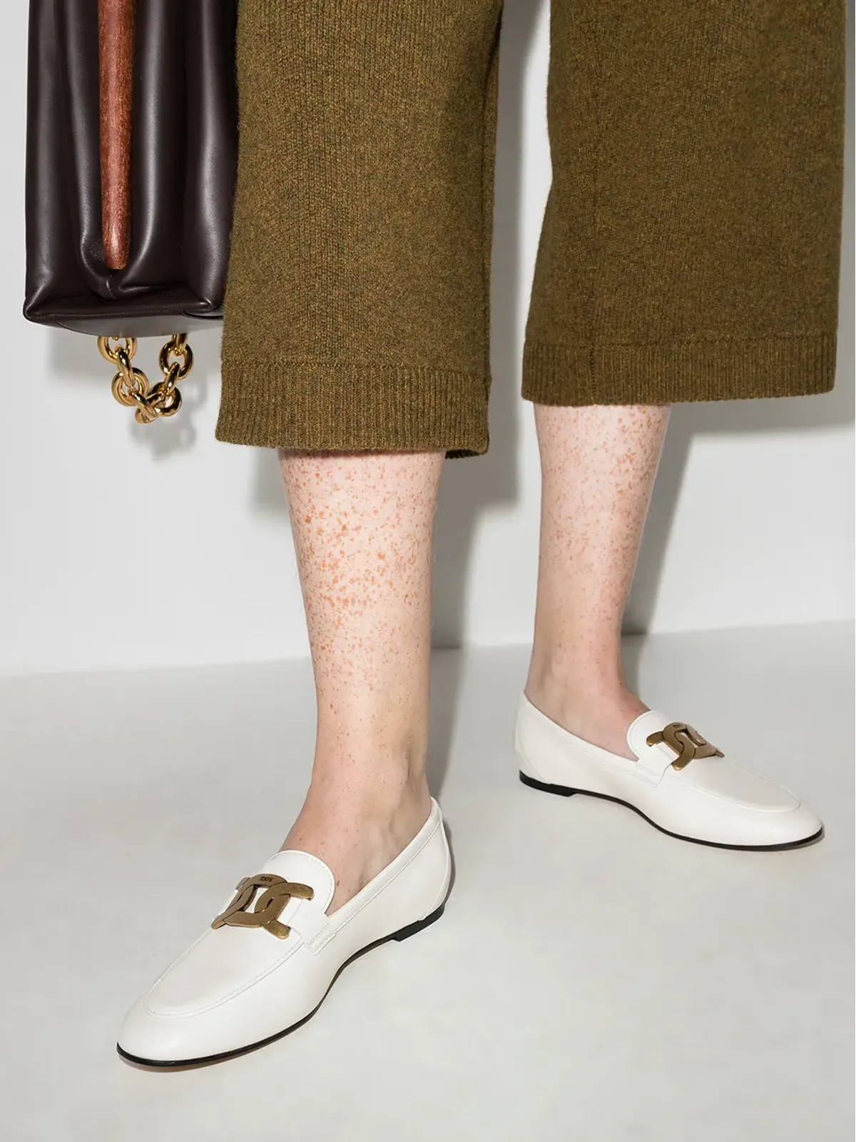 Tod's Kate ゴールドチェーン レザー ローファー（ホワイト） - 画像3