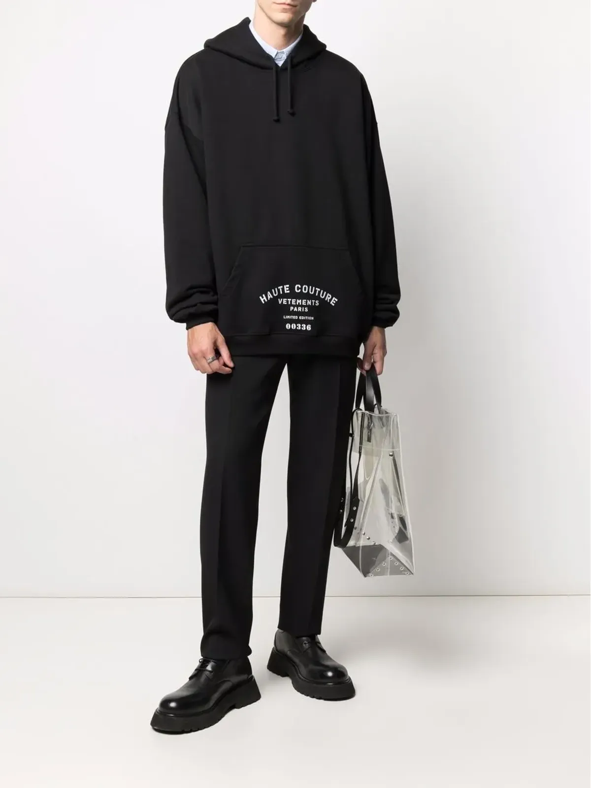 VETEMENTS ロゴプリント入りオーバーサイズフーディー - 画像2