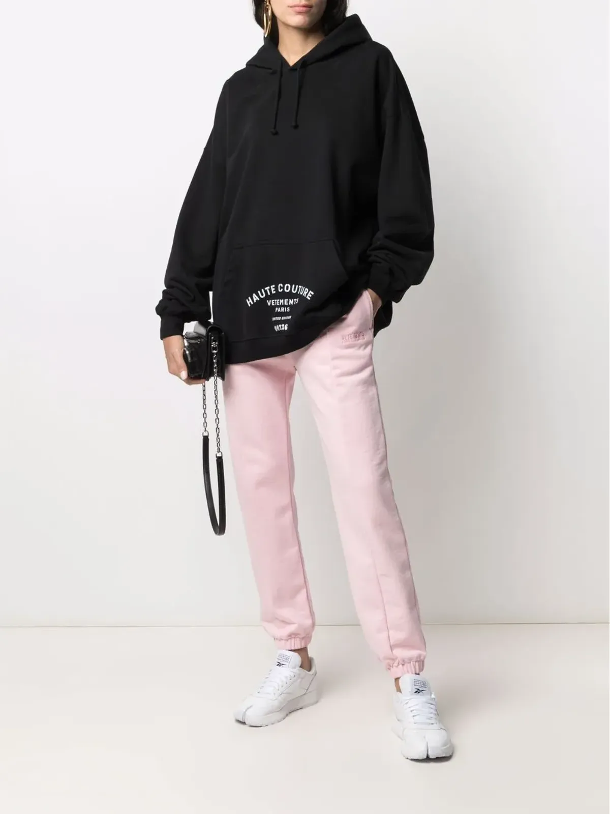 VETEMENTS ロゴプリント入りオーバーサイズフーディー - 画像3