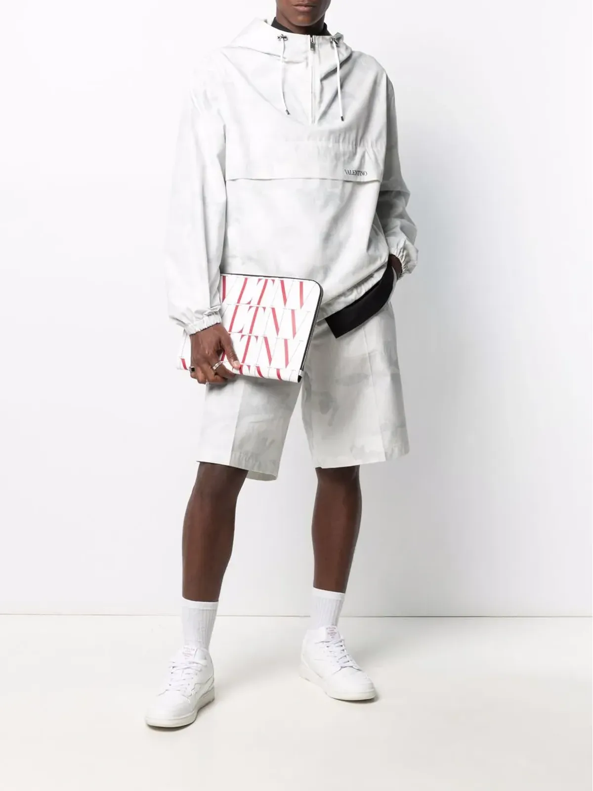 Valentino Garavani VLTN ロゴプリント クラッチバッグ - ホワイト - 画像2