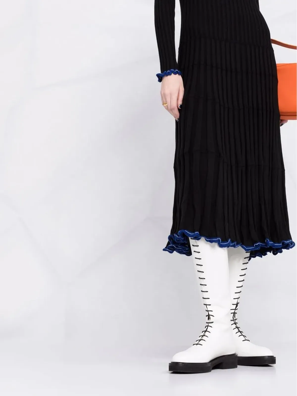 Proenza Schouler Vネック シルク混紡ドレス（ブラック） - 画像5