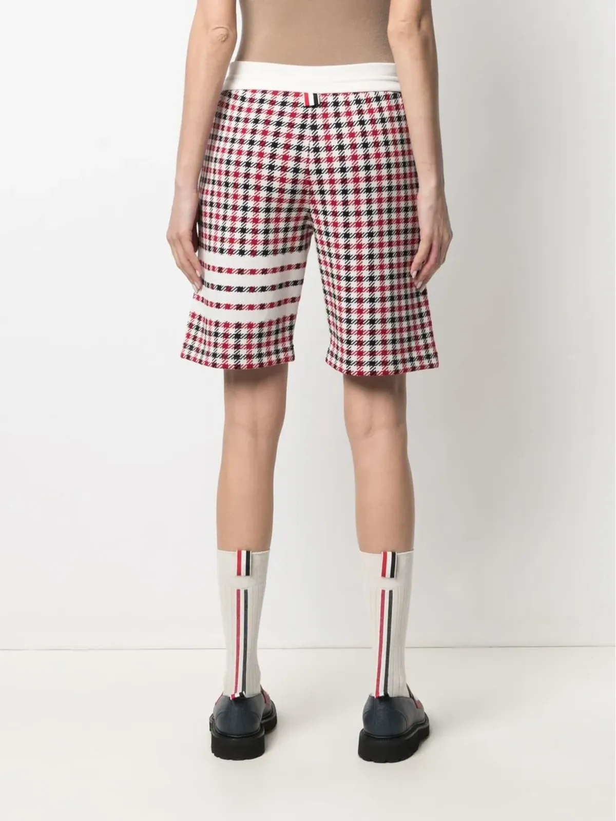 Thom Browne チェック柄ロゴパッチショーツ - 画像4