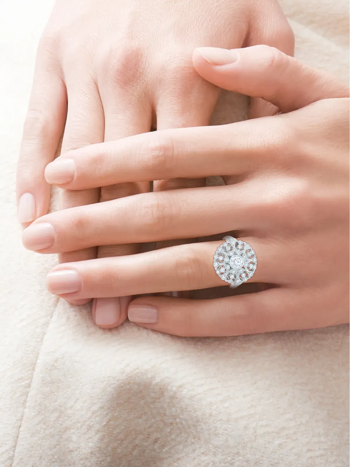 KWIAT 18Kホワイトゴールド ダイヤモンド Splendor Filigree Bombe リング - 画像2