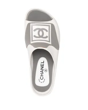CHANEL Pre-Owned 1990s Sports CC printed slides - White - サムネイル4