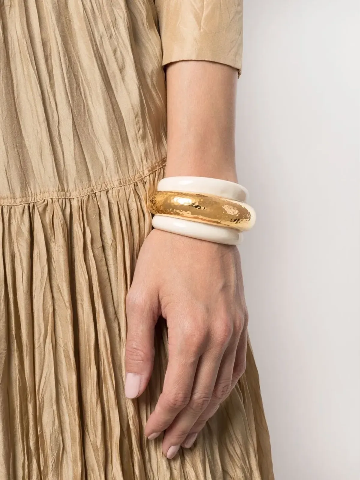 Aurelie Bidermann Nazca hammered-effect cuff - Gold - 画像2