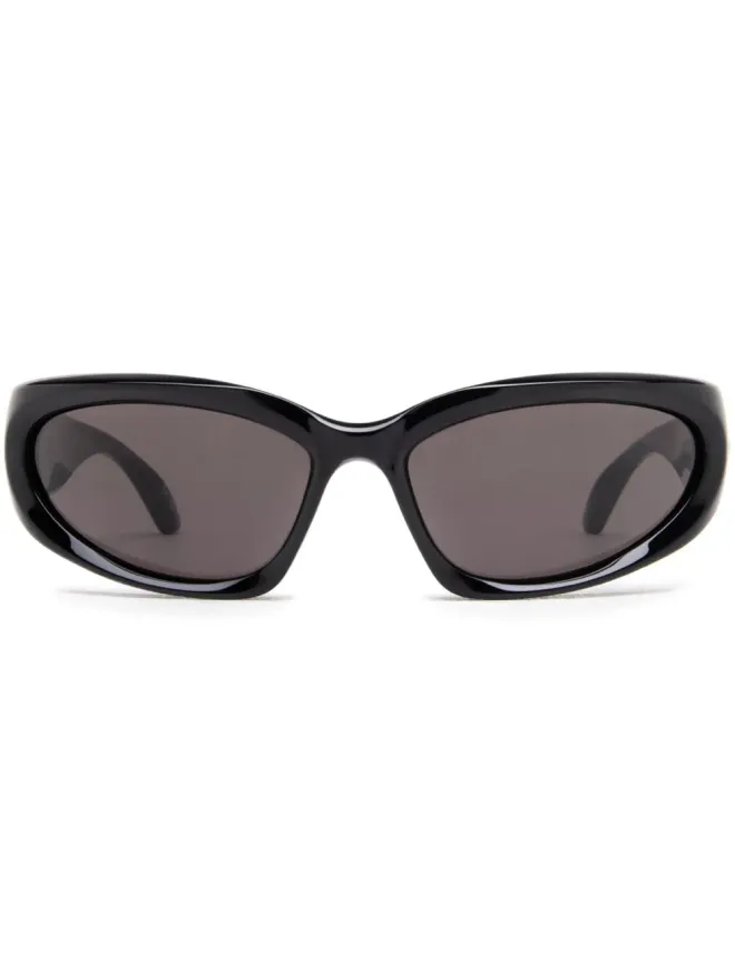 Balenciaga Eyewear Balenciaga Eyewear ロゴプレート付きサングラスの商品画像
