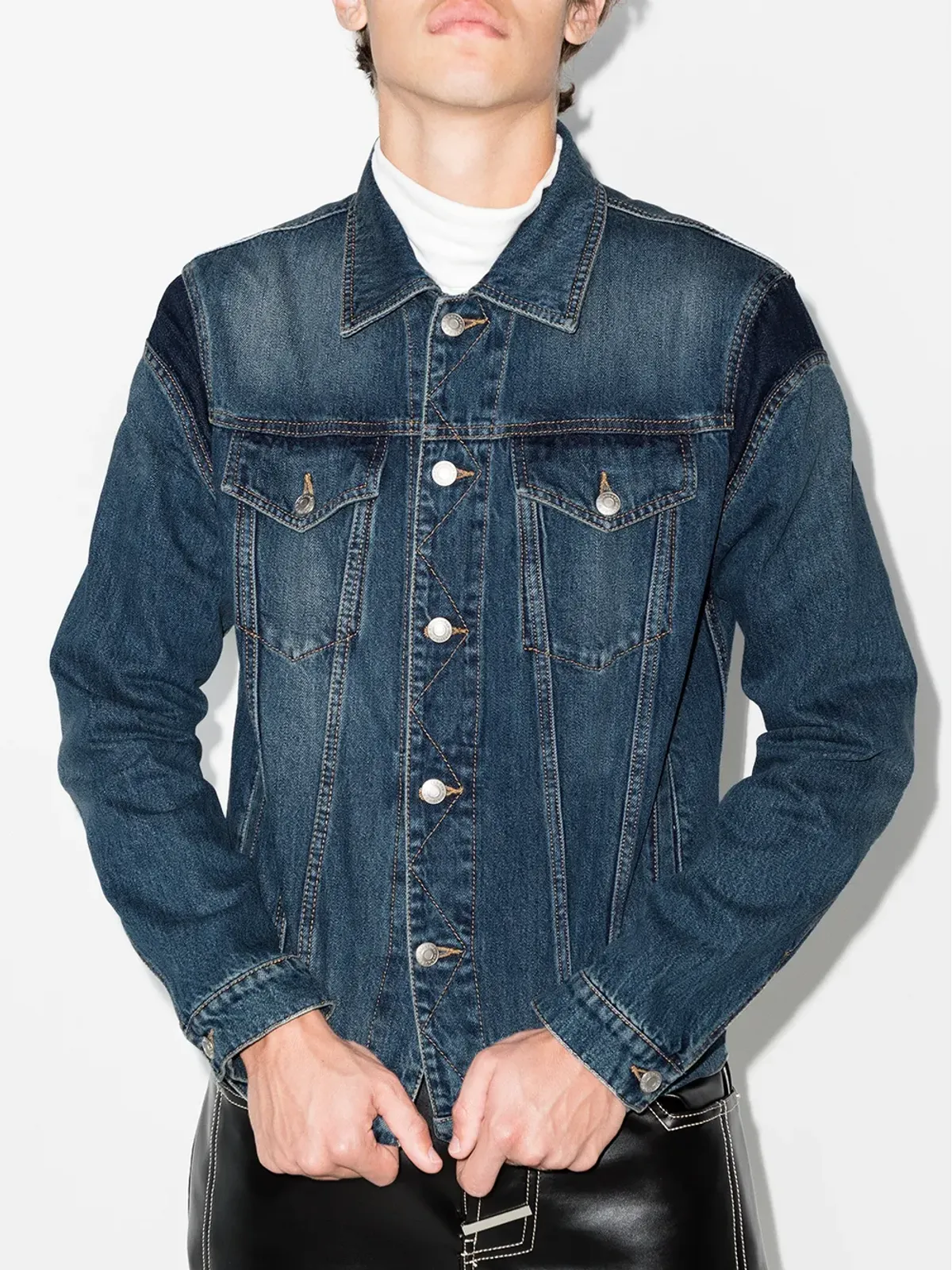 Alexander McQueen ロゴエンボスデニムジャケット - 画像2