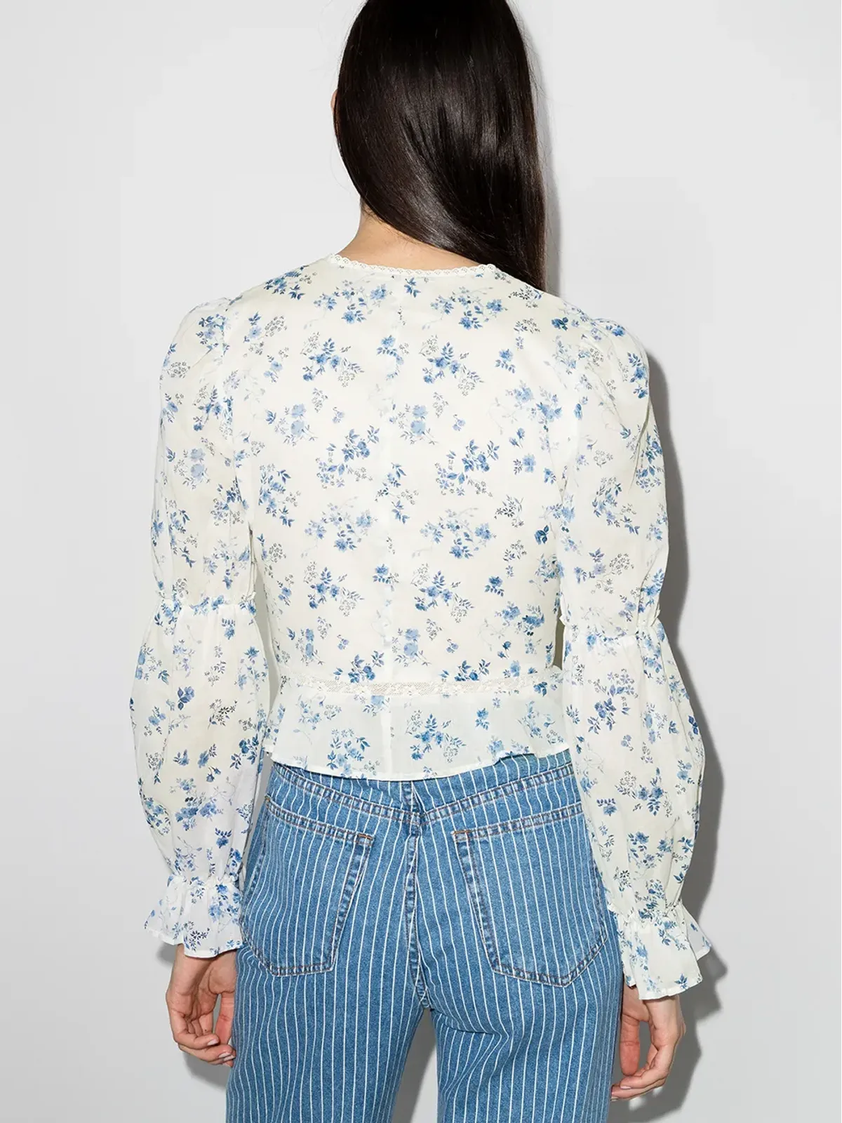 Reformation Meadowlark Vネック クロップド ブラウス - 画像3
