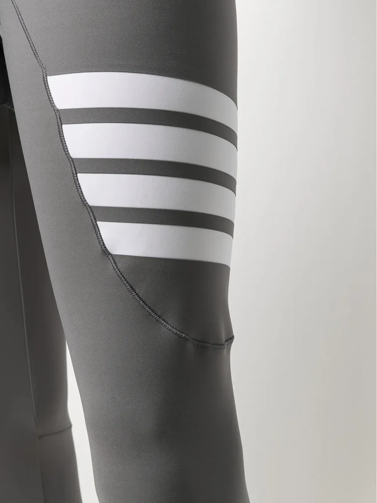 Thom Browne 4-Barストライプ 軽量コンプレッションタイツ（グレー） - 画像5