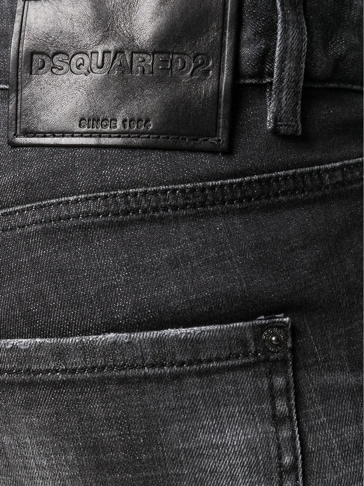 DSQUARED2 ディストレス加工 ロゴパッチ付き クロップドデニムジーンズ - 画像5
