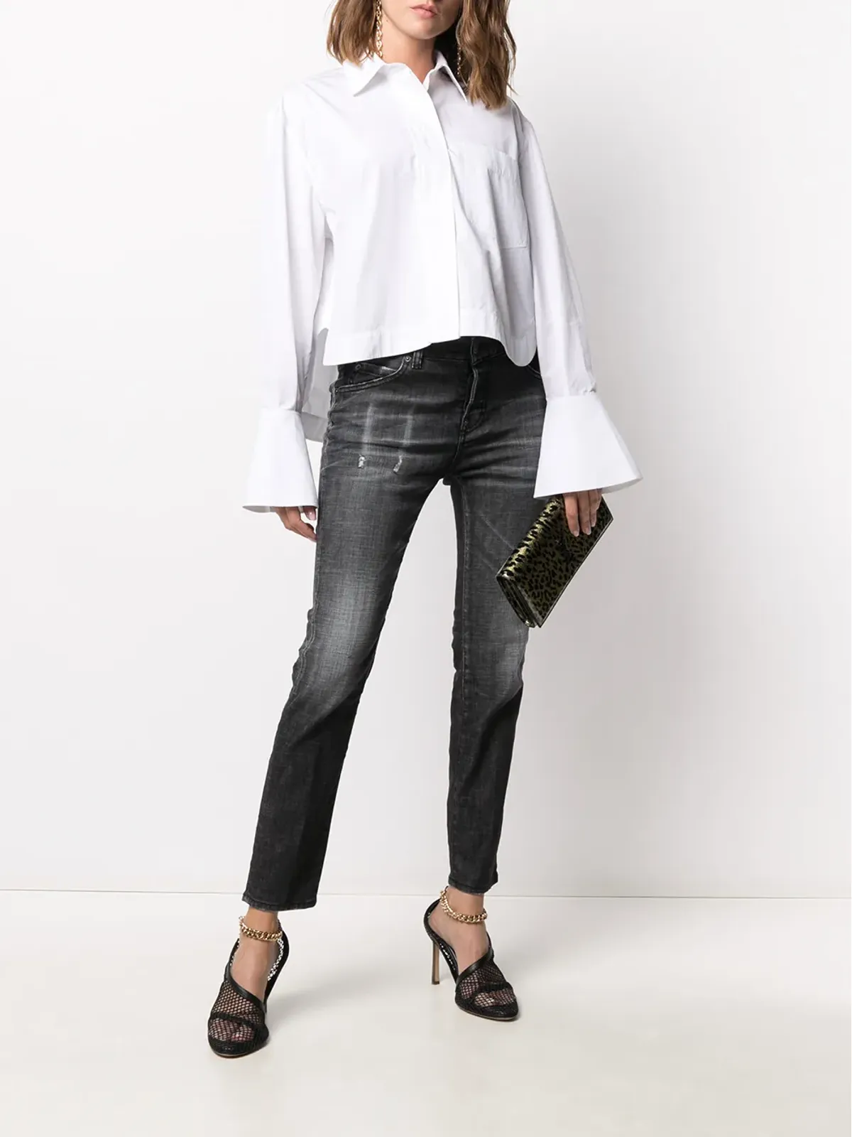 DSQUARED2 ディストレス加工 ロゴパッチ付き クロップドデニムジーンズ - 画像2