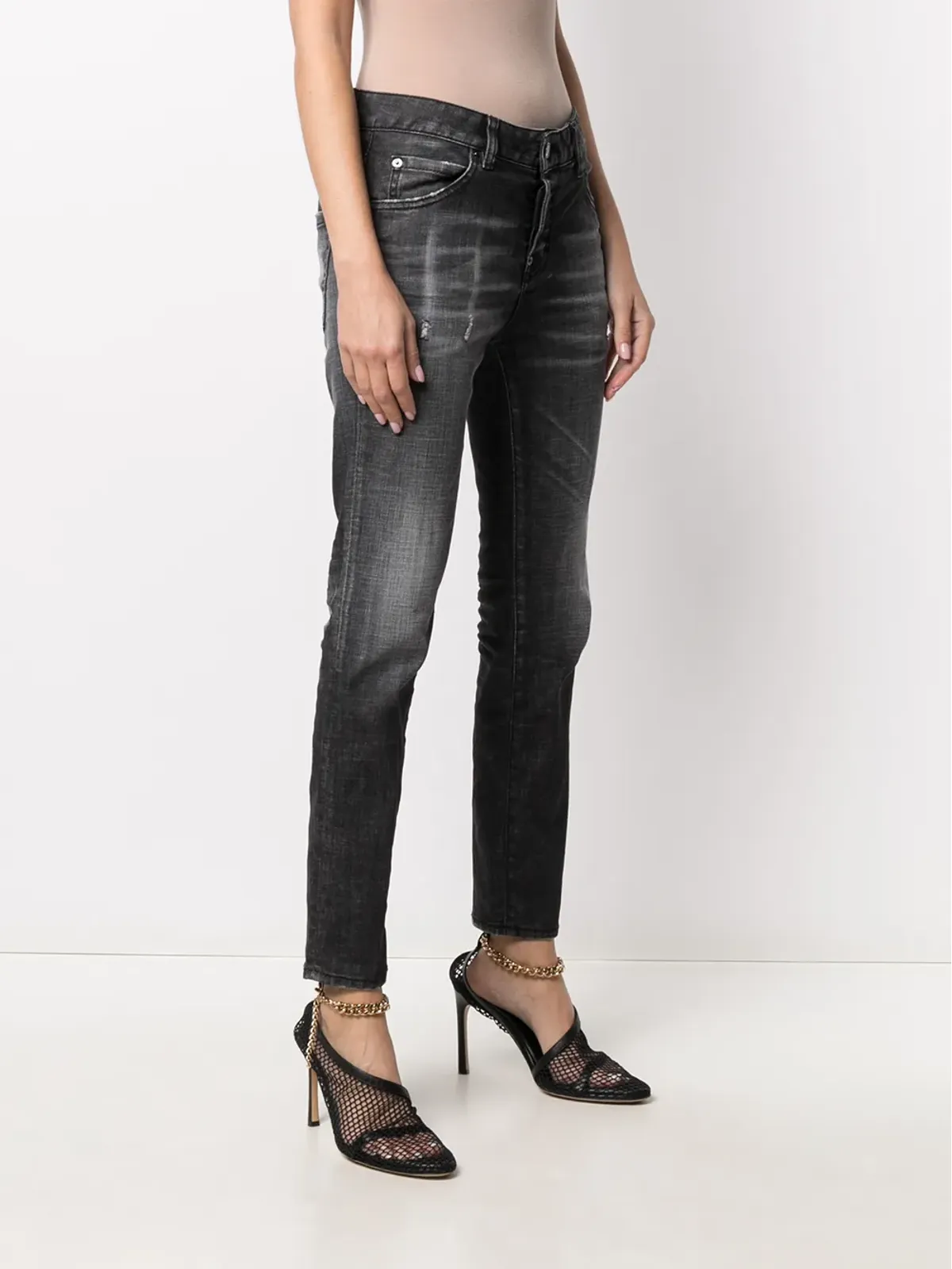 DSQUARED2 ディストレス加工 ロゴパッチ付き クロップドデニムジーンズ - 画像3