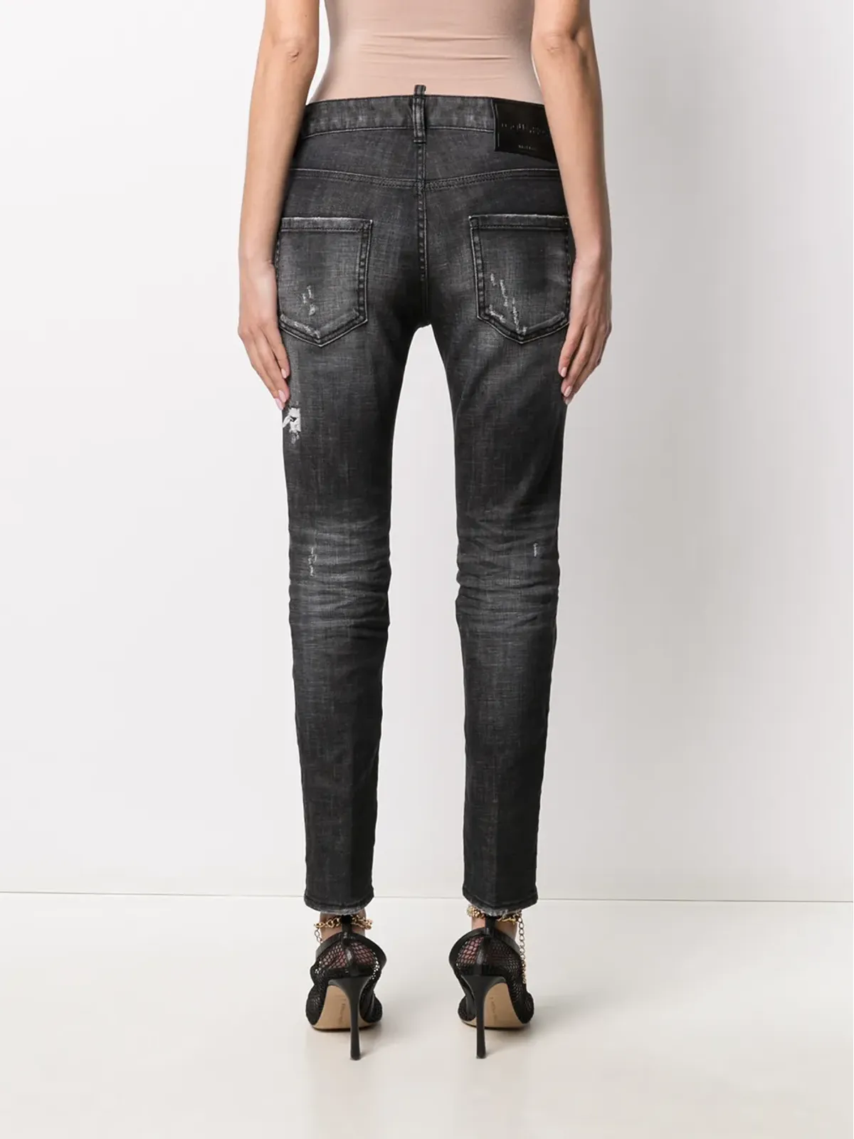 DSQUARED2 ディストレス加工 ロゴパッチ付き クロップドデニムジーンズ - 画像4