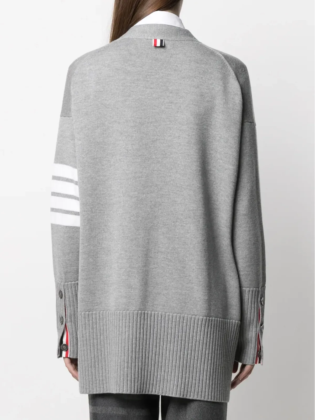 Thom Browne グレーのオーバーサイズ4バー・ストライプ カーディガン - 画像4